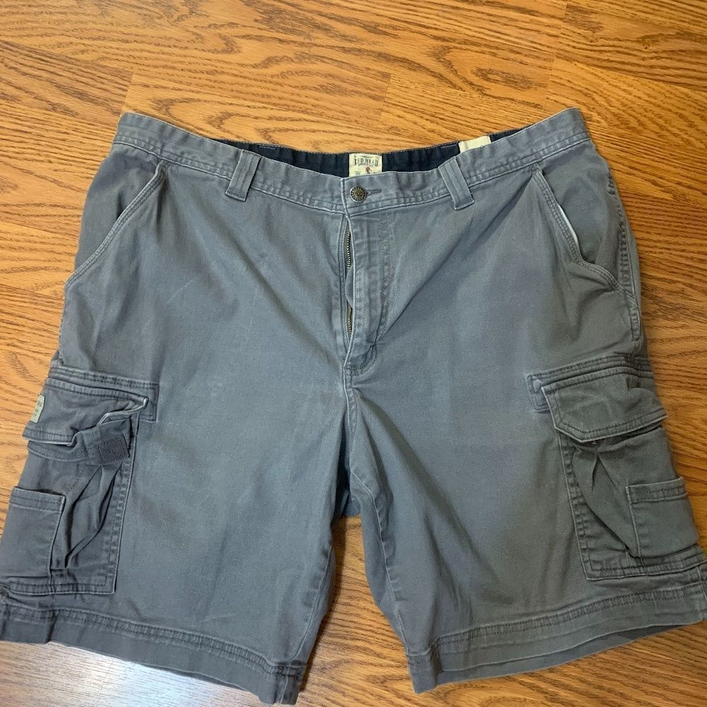 ‎Men's Gray Red Head Cargo Shorts